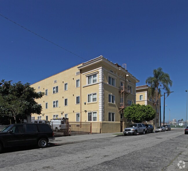 Building Photo - 1348 Ingraham St