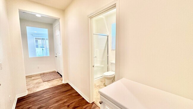 Building Photo - Beautiful, Stand Alone Condo in Resort-lik...