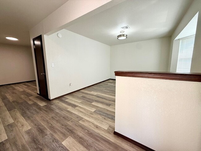 Building Photo - Very nice 3 bed 2 bath home - 1 mile from OU.