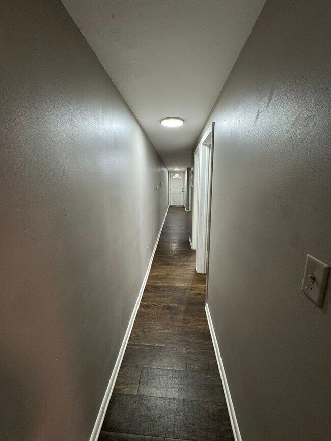 Building Photo - 542 5th Ave