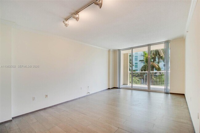 Building Photo - 2000 N Bayshore Dr