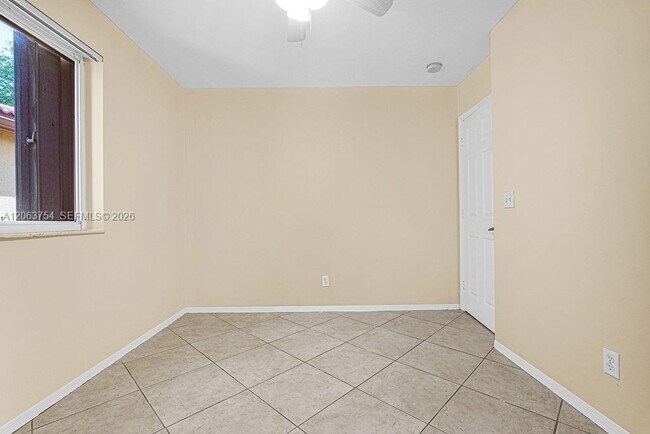 Building Photo - 1623 E Harmony Lake Cir