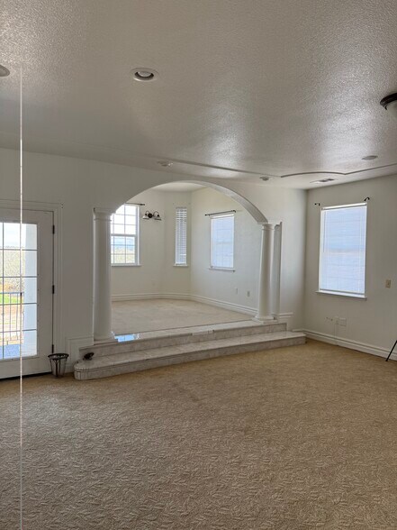 Building Photo - 31195 Lone Tree Rd