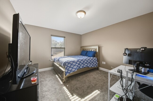 Building Photo - 213 E Peck Blvd