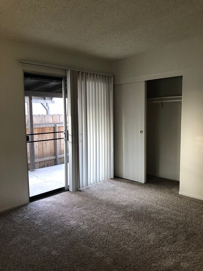 Building Photo - 3600 Sampson Ct