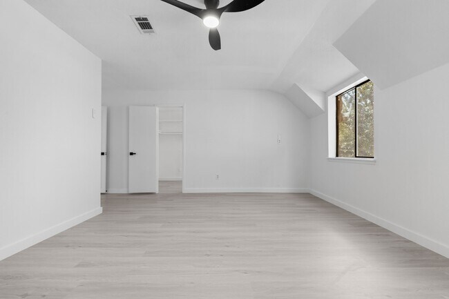 Building Photo - 6646 Montauk Dr