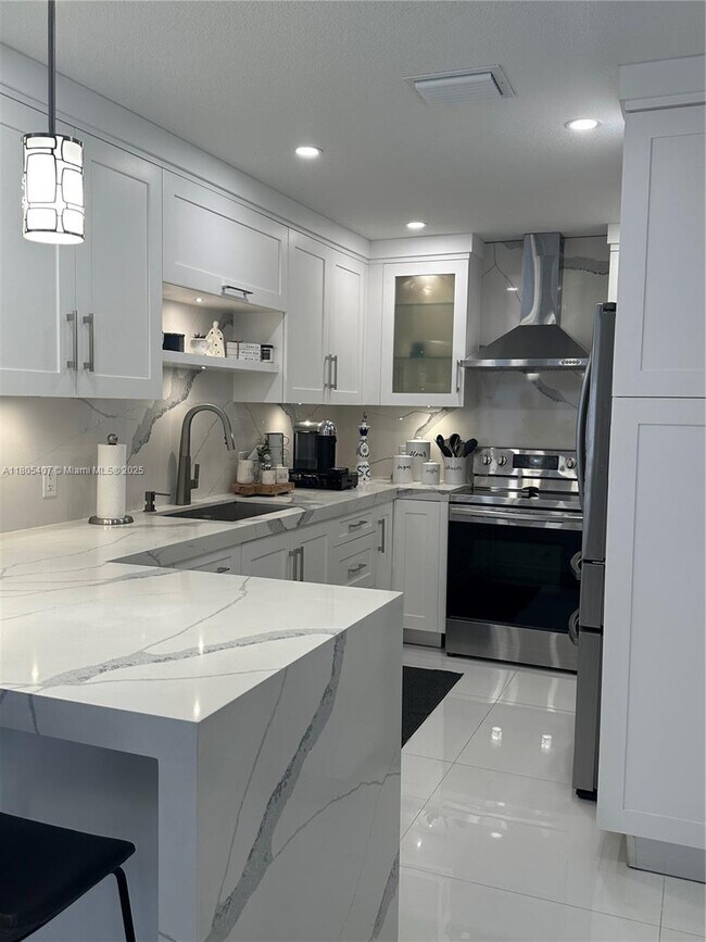 Building Photo - 541 SW 89th Ct