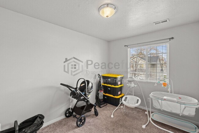 Building Photo - 1541 W Ln Ct