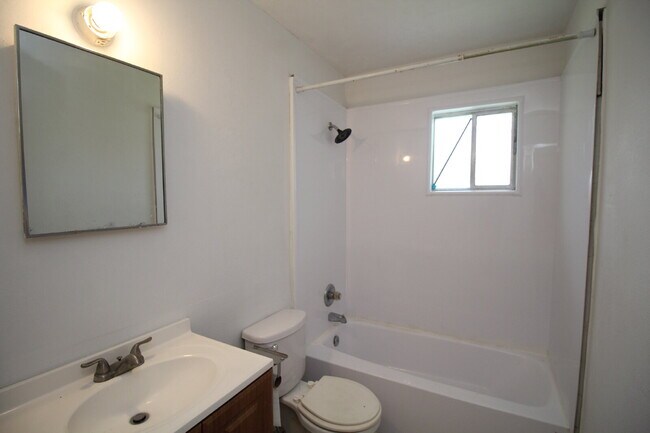Building Photo - Central Pensacola 3-Bedroom Home Near Mall...