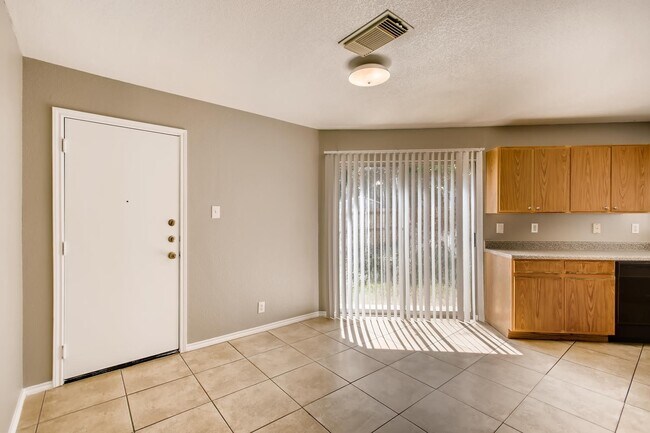 Building Photo - 4BR/2.5 Bath near the San Antonio Medical Center!!!