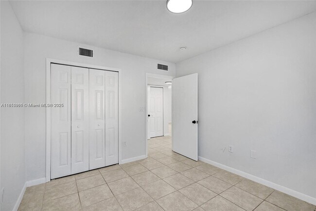 Building Photo - 3398 NE 9th Dr