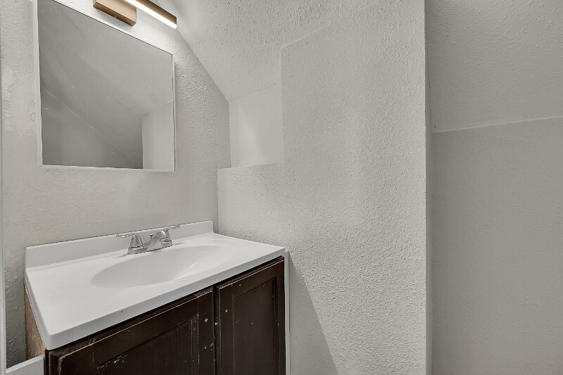 Building Photo - 660 Hickory St