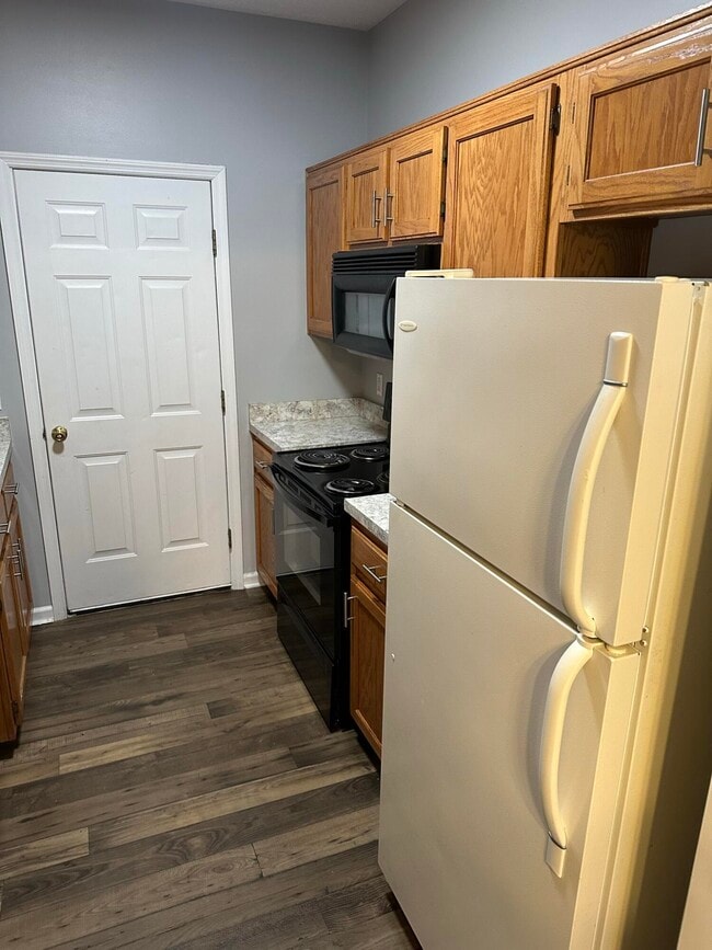 Building Photo - 2003 River Ridge Rd