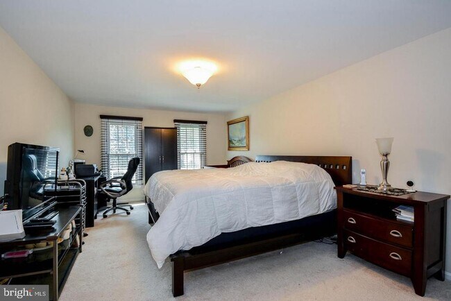 Building Photo - 13527 Point Pleasant Dr