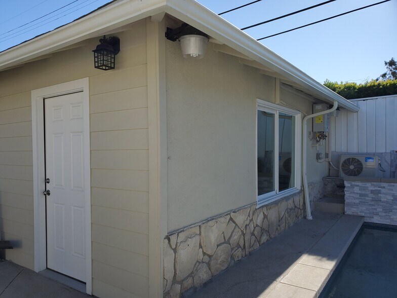Primary Photo - 9712 Cresta Dr