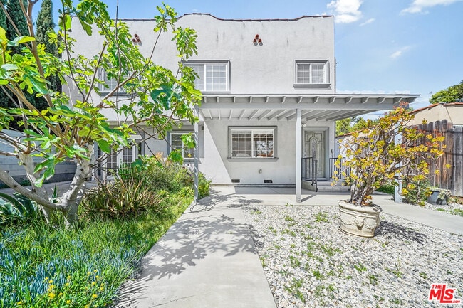 Building Photo - 741 N Las Palmas Ave