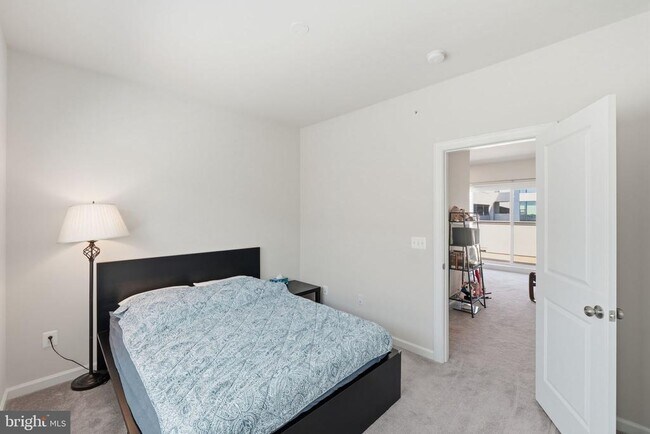 Building Photo - 16122 Columbus Ave