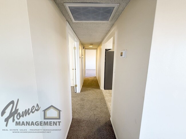 Building Photo - Homes Management - 2 Bed, 1.5 Bath Duplex ...