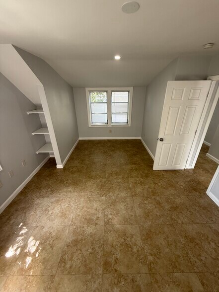 Building Photo - 1410 SW 19th Ter