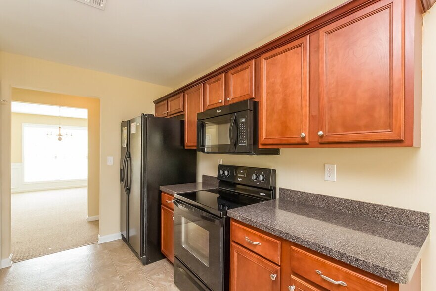Building Photo - 4050 Grandover Dr NE