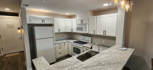 Building Photo - YEAR ROUND 2 Bedroom/2 Bathroom with Amenities Included