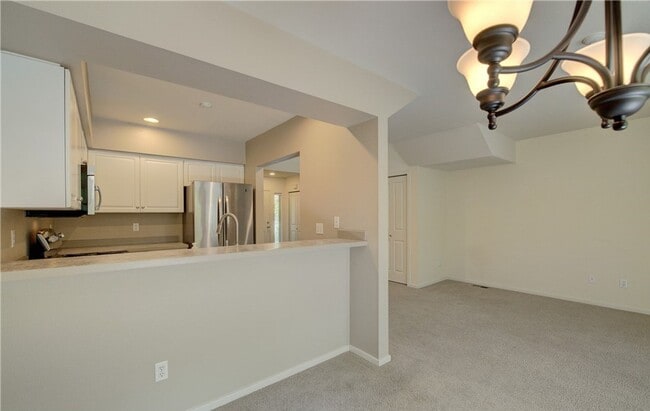 Building Photo - 2bd/2.5ba Redmond Townhouse