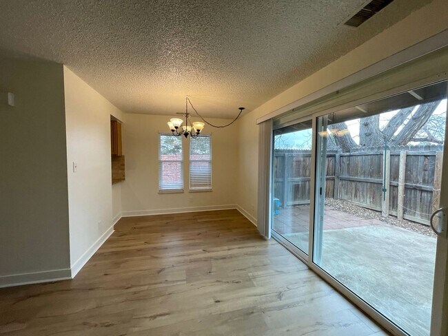 Building Photo - 5918 S Willow Way