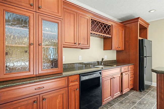 Building Photo - Spacious 4br/4.5 ba Home in Millard Mission Park Neighborhood. Huge Yard, 3 Car Garage