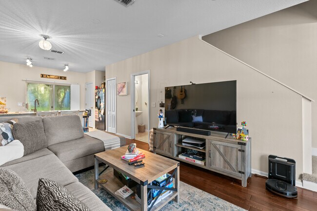 Building Photo - 337 Wilton Cir