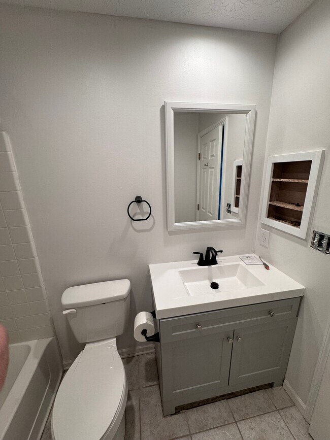 Building Photo - 3388 Fishinger Mill Dr