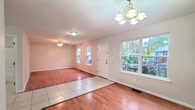 Building Photo - Lovely Traditional 5BR/3BA home in excelle...