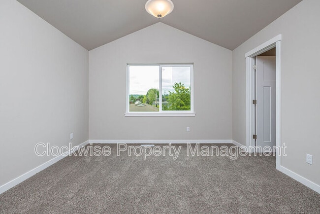 Building Photo - 118 Tacoma Ct NW
