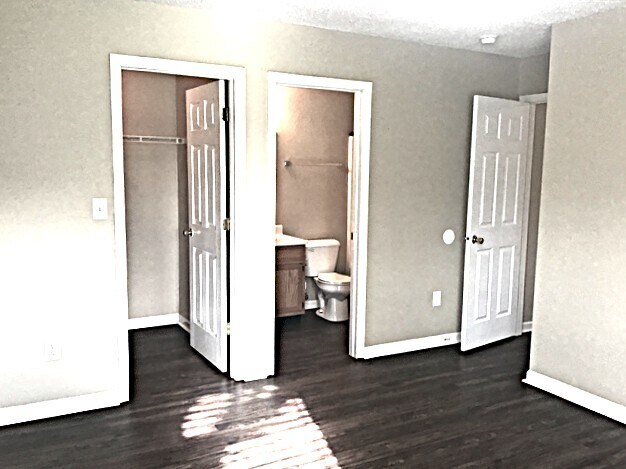 Building Photo - 15401 Ten Point Dr