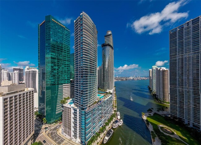 Primary Photo - 200 Biscayne Blvd Way