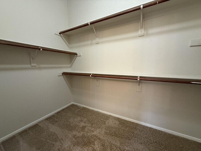 Building Photo - 4892 Perrone Ave