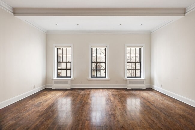 Building Photo - 127 E 69th St