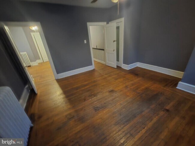 Building Photo - 5044 N Sydenham St