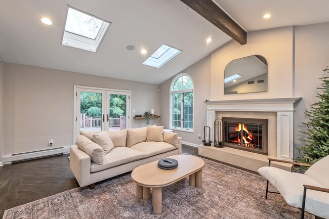 Building Photo - 55 Auryansen Ct