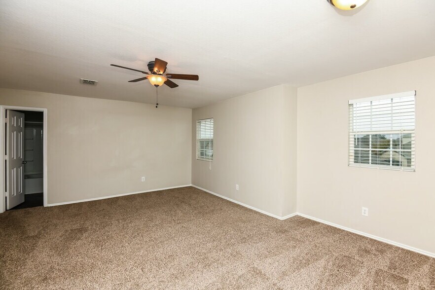 Building Photo - 205 Cres Ridge Dr