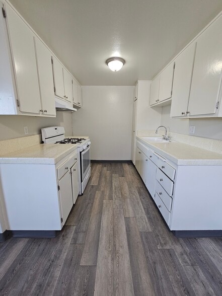 Building Photo - 1135 W I St