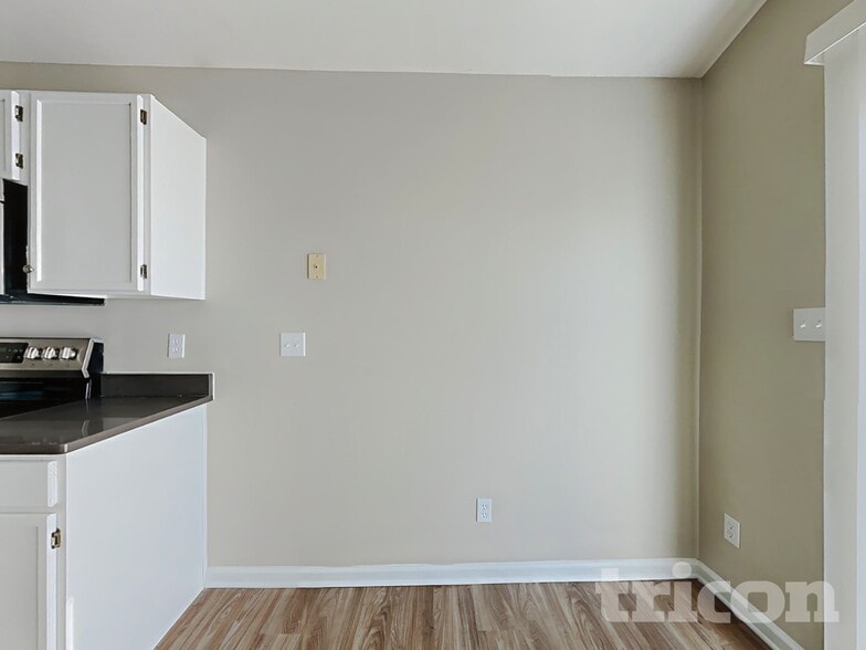Building Photo - 143 Markham Dr
