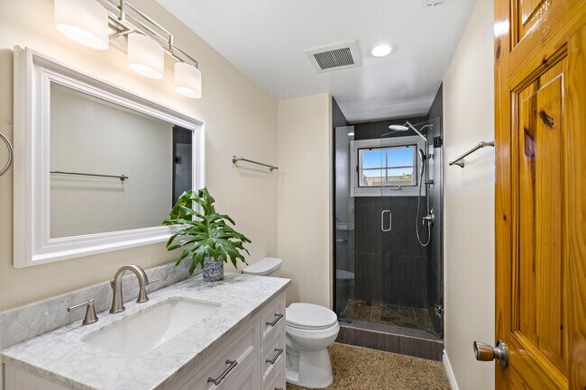 Building Photo - 1609 S Ola Vista