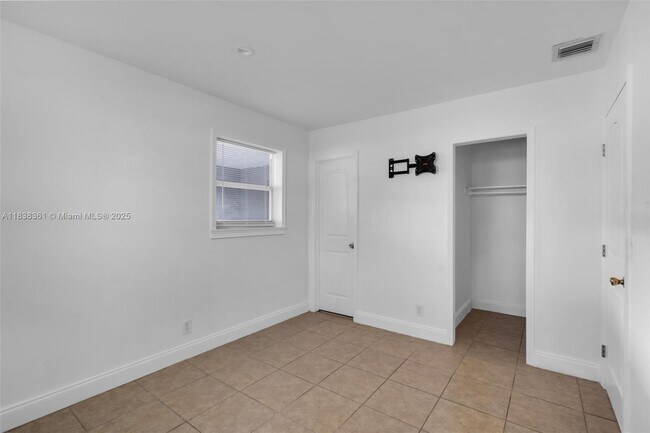 Building Photo - 3171 NW 16th St