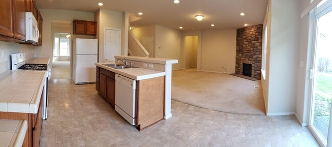 Building Photo - 413 Roger Smith Dr