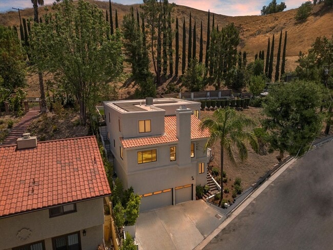 Building Photo - Renovated Single Family Home in Prime Wood...