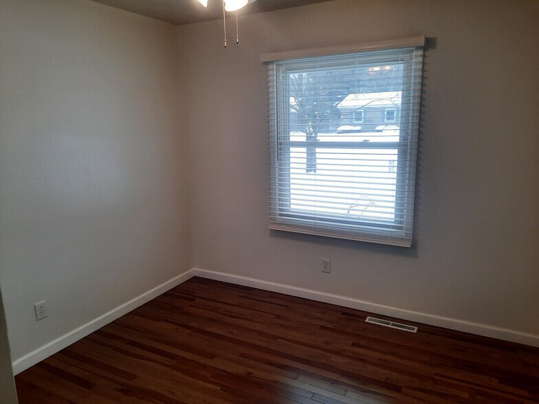 Building Photo - 144 Brentwood Dr