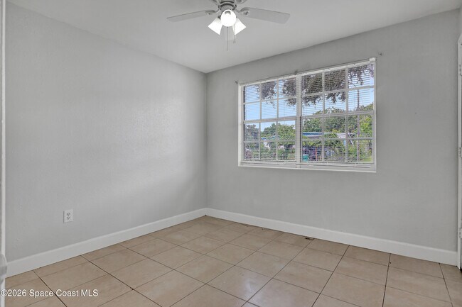 Building Photo - 807 Hillsdale Dr
