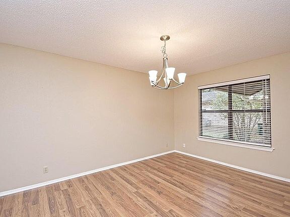 Building Photo - 8606 Mesa Dr