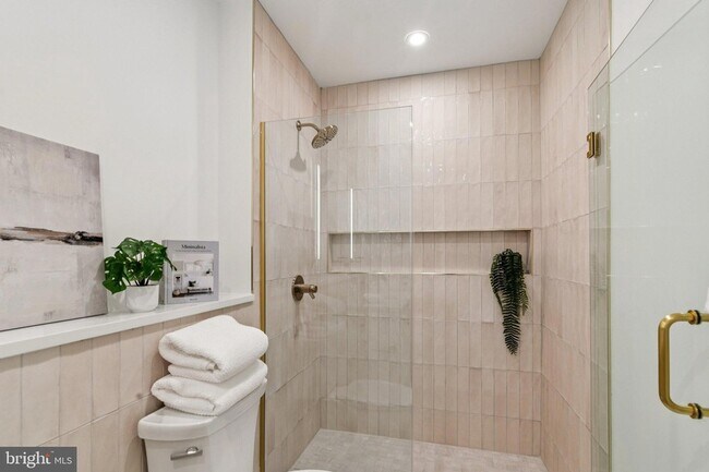 Building Photo - 30 W Allens Ln