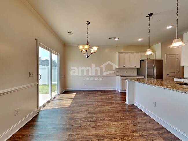 Building Photo - 525 Lateleaf Dr